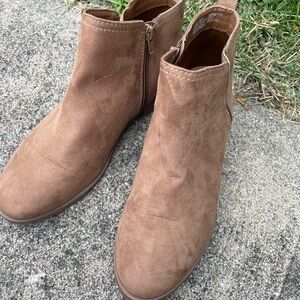 10W Time and Tru Tan Zip Up Booties